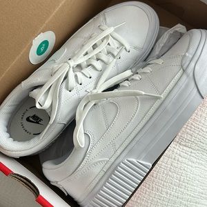 Nike Women’s Court Legacy Lift